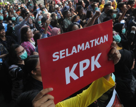 Tolak Capim Bermasalah, Masyarakat Sipil dan Pegawai KPK Menggelar Aksi di Gedung Merah Putih.